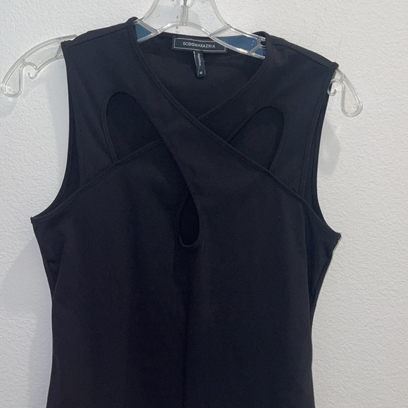 BCBGMAXAZRIA Sleeveless V Neck Ruffle Front Top - Picture 4 of 5